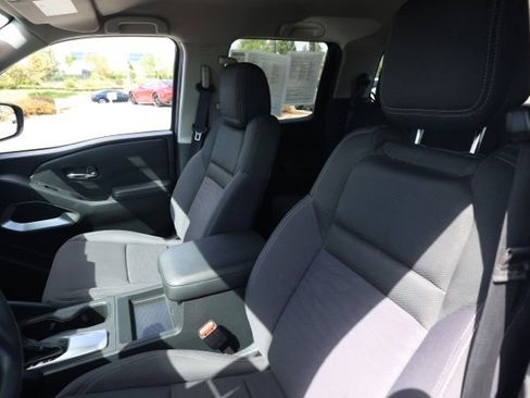 Used 2023 Nissan Frontier SV image 15