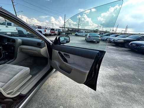 Used 2001 Subaru Outback Wagon image 20