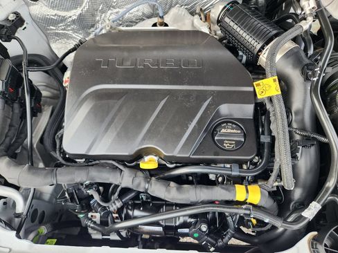 Certified 2025 Chevrolet Trax LT FWD image 30