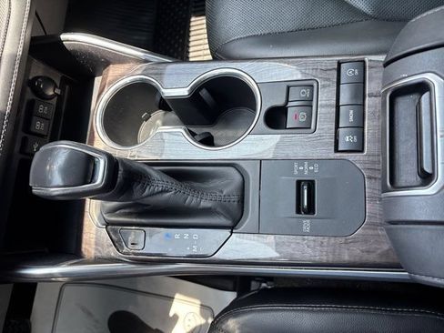 Used 2020 Toyota Highlander Limited FWD image 39
