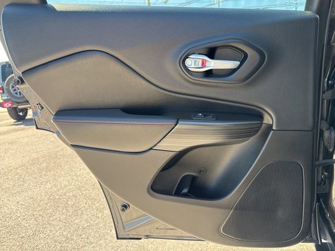 Used 2015 Jeep Cherokee Trailhawk w/ Comfort/Convenience Group image 20