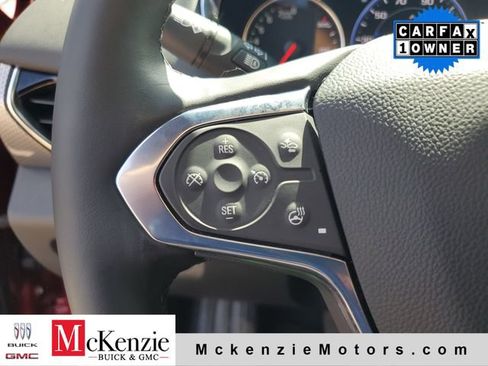 Used 2023 Chevrolet Traverse Premier FWD image 11