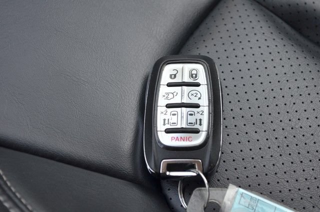 Used 2023 Chrysler Pacifica Touring-L FWD image 25