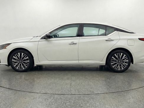 Used 2025 Nissan Altima 2.5 SV FWD image 5