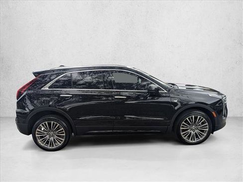 Used 2024 Cadillac XT4 Premium Luxury image 4