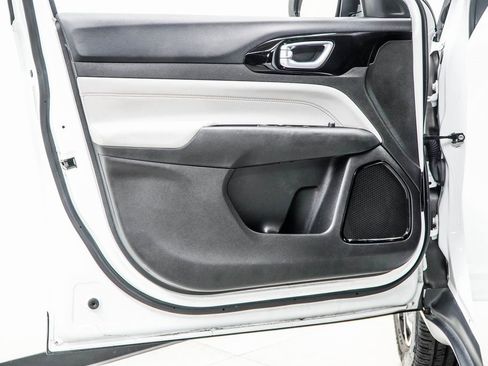 Used 2024 Jeep Compass Limited image 43