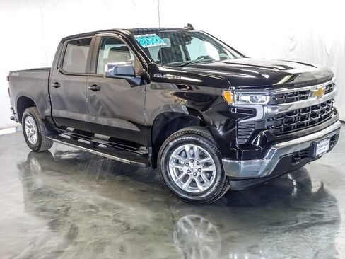 Used 2023 Chevrolet Silverado 1500 LT AWD/4WD image 2