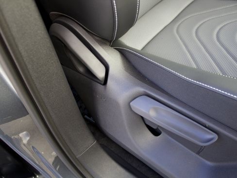 New 2026 Volkswagen Tiguan SE image 40