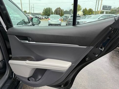 Used 2022 Toyota Camry SE image 27
