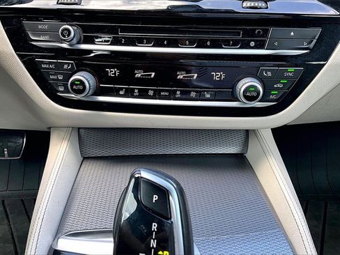 Used 2019 BMW 530e w/ M Sport Package image 24