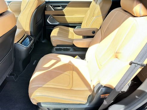 Used 2025 INFINITI QX80 Sensory AWD/4WD image 15