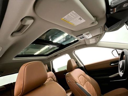 New 2025 Nissan Pathfinder Platinum w/ Lighting Package (N93) image 35