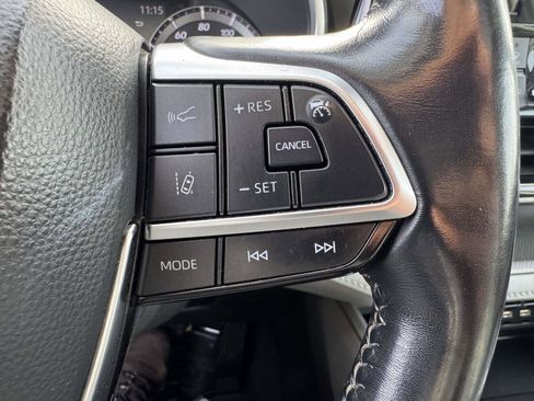 Certified 2021 Toyota Highlander XLE image 28