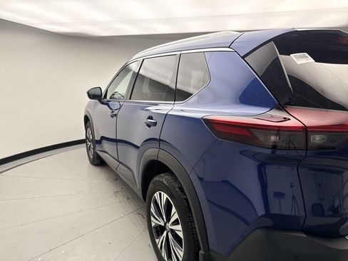 Used 2021 Nissan Rogue SV w/ Premium Package image 3