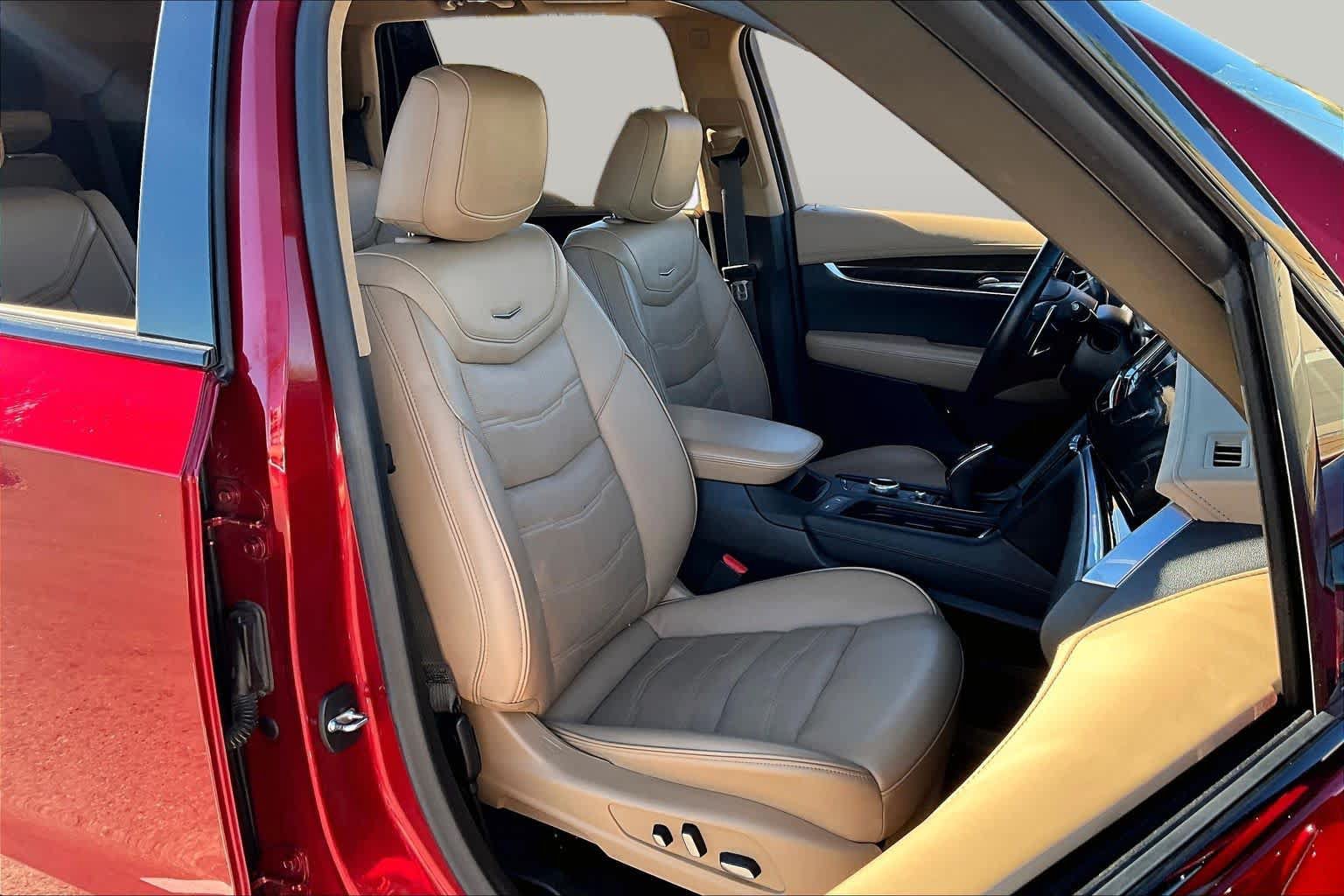 Used 2022 Cadillac XT6 Sport w/ Platinum Package AWD/4WD image 9