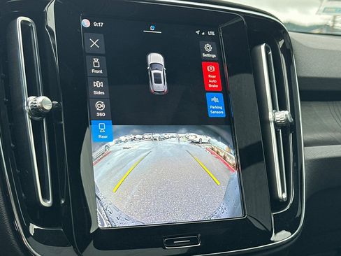 Used 2023 Volvo XC40 Recharge Plus image 23