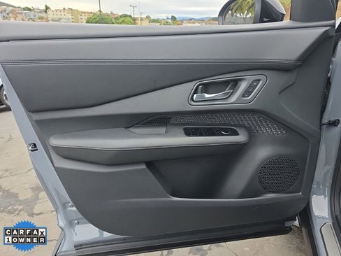 Used 2023 Nissan Ariya AWD image 22