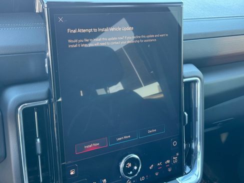 Used 2025 GMC Yukon XL Denali image 25