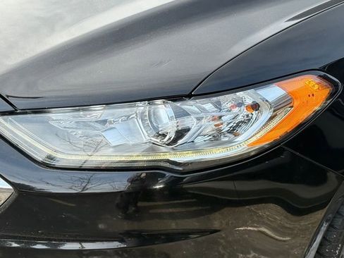 Certified 2017 Ford Fusion SE w/ Fusion SE Technology Package image 25