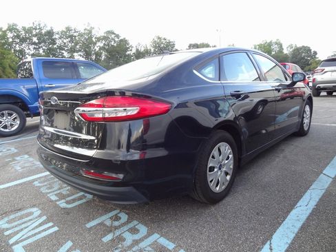 Used 2019 Ford Fusion S image 4