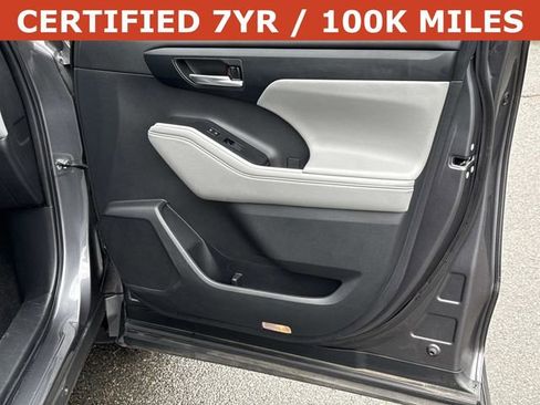 Used 2023 Toyota Highlander XLE AWD/4WD image 8