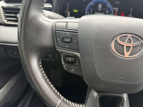 Used 2025 Toyota Camry SE FWD image 19