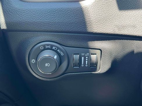 Used 2019 Jeep Compass Latitude w/ Cold Weather Group AWD/4WD image 20