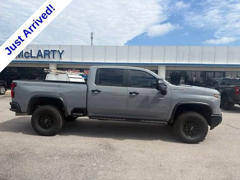 Used 2025 Chevrolet Silverado 2500 ZR2 w/ Technology Package AWD/4WD image 2