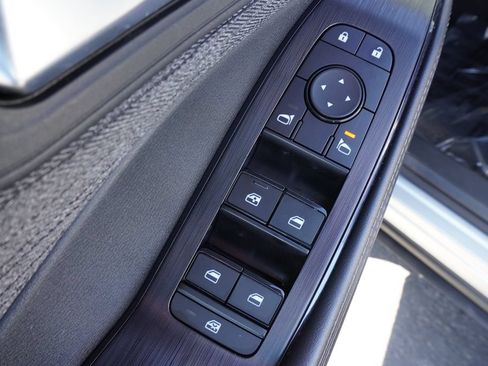 Certified 2023 Nissan Rogue SV FWD image 15