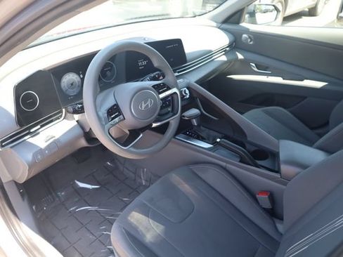 Used 2024 Hyundai Elantra SEL FWD image 9