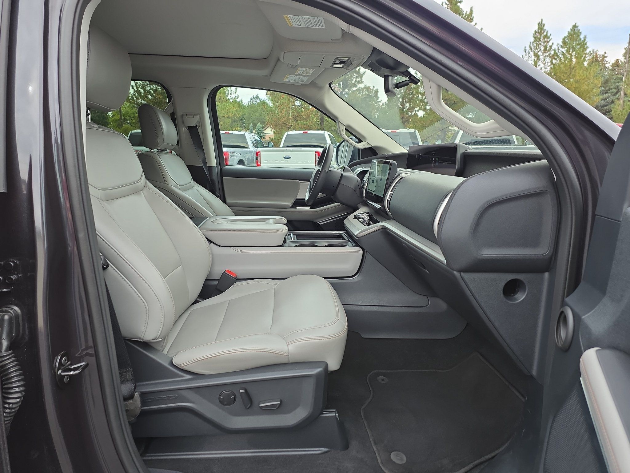 Used 2025 Ford Expedition Active AWD/4WD image 16
