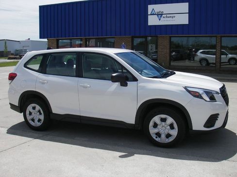 Used 2024 Subaru Forester AWD/4WD image 3