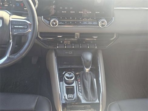 Used 2024 GMC Canyon Denali image 20