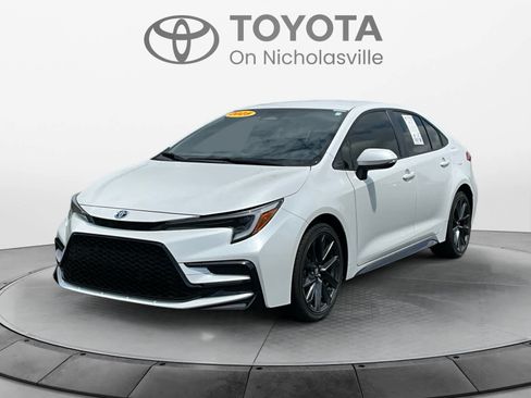 Used 2025 Toyota Corolla SE FWD image 1