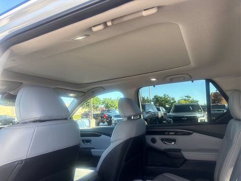 Certified 2023 Honda Pilot Touring image 19