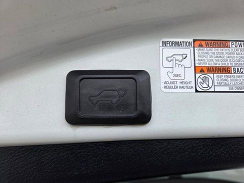 Used 2014 Toyota RAV4 Limited AWD/4WD image 24