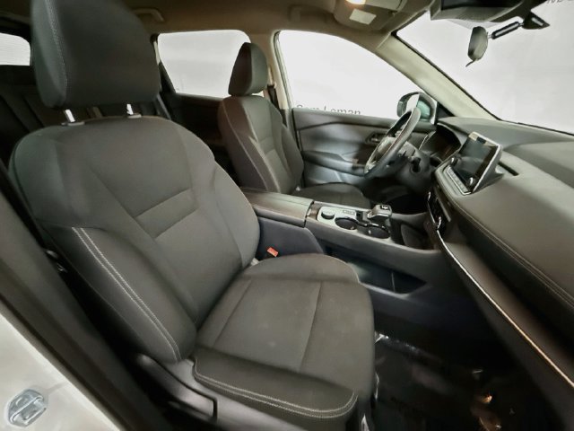 Used 2025 Nissan Rogue S AWD/4WD image 25