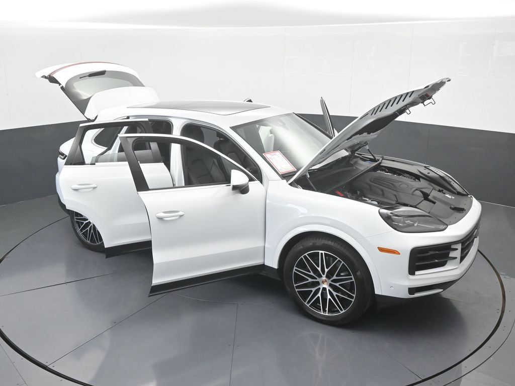Used 2025 Porsche Cayenne AWD/4WD image 81
