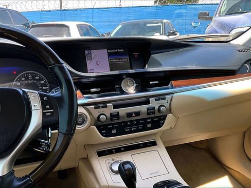 Used 2013 Lexus ES 350 w/ Luxury Pkg FWD image 6