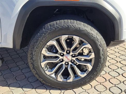 Certified 2024 GMC Canyon Denali image 20