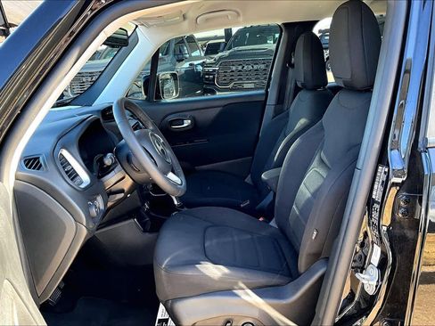 Used 2020 Jeep Renegade Latitude w/ Popular Equipment Group image 7