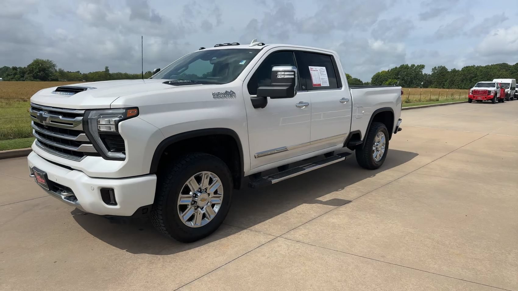 Used 2024 Chevrolet Silverado 2500 High Country w/ Technology Package AWD/4WD image 3