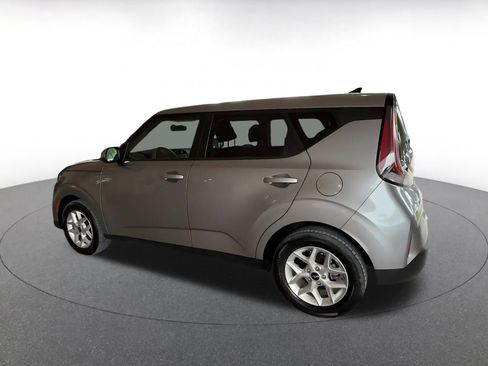 Used 2025 Kia Soul LX w/ LX Technology Package FWD image 9
