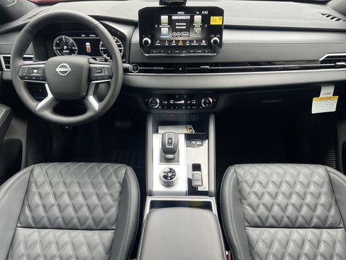 New 2026 Nissan Rogue Platinum AWD/4WD image 2