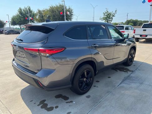 Used 2023 Toyota Highlander LE FWD image 14