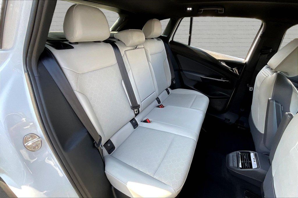 Used 2021 Volkswagen ID.4 Pro S w/ ID.4 Protection Package RWD image 21