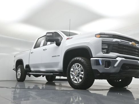 Used 2024 Chevrolet Silverado 2500 LT image 43
