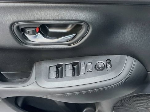 Used 2025 Honda HR-V LX image 17