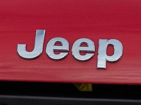 Used 2018 Jeep Renegade Latitude w/ UConnect 8.4 Nav Group image 12