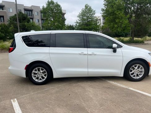 Used 2020 Chrysler Voyager LX w/ Cold Weather Group FWD image 11